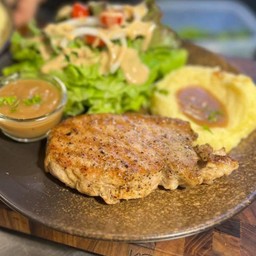 ST10 สเต็กสันนอกหมู Pork loin steak