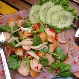 ยำไส้กรอก