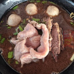 ก๋วยเตี๋ยวรวมหมู-น้ำตก