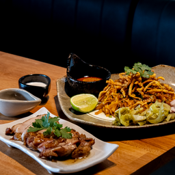 ข้าวซอยผัดแห้ง - สเต็กไก่ย่าง