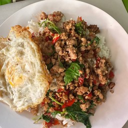 ข้าวกระเพราหมูสับ ไข่ดาว โคดเด็ด