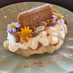 ครอฟเฟิล (ครีม+โลตัสบิสคอฟ)