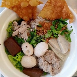 ก๋วยจั๊บลาวญวน(ทางขึ้นสถานีรถไฟ)