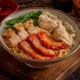 บะหมี่เกี๊ยวหมูแดงหมูกรอบ (ดั้งเดิม)