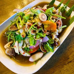 ยำหอยแครงกระเฉด