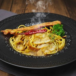 สปาเก็ตตี้เบคอนผัดพริกแห้ง