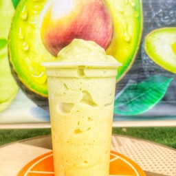 อะโวคาโดสับปะรดนมสดน้ำผึ้ง