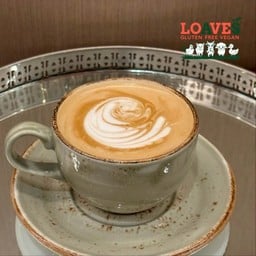 กาแฟลาเต้ร้อนนมวอลนัทคั้นสด : Caffe Latte Fresh Walnut Milk