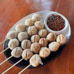 ก๋วยเตี๋ยวลูกชิ้นเรือ 3 รำ ลำพูน