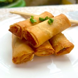 ปอเปี๊ยะกุ้งทอด (5 ชิ้น)