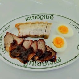 หมูกรอบและหมูแดง เพิ่มไข่
