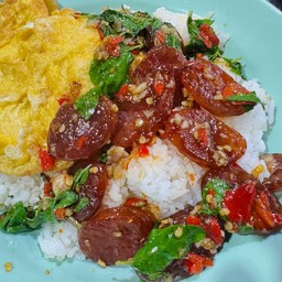 กะเพรากุนเชียงทอด ไข่เจียว ราดข้าว