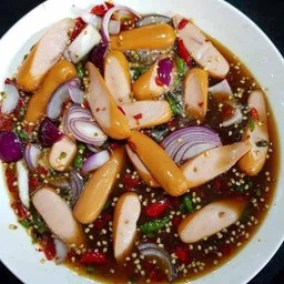 ยำไส้กรอก