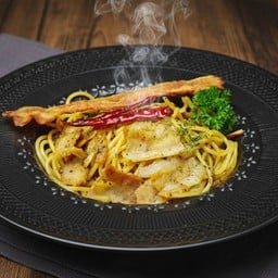 สปาเก็ตตี้เบคอนผัดพริกแห้ง