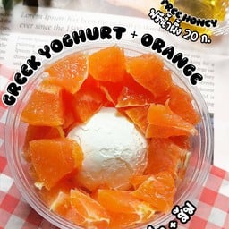 ส้ม + กรีกโยเกิร์ต 100 ก. + น้ำผึ้ง