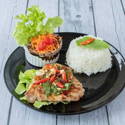 ข้าวสเต๊กกะเพราหมู