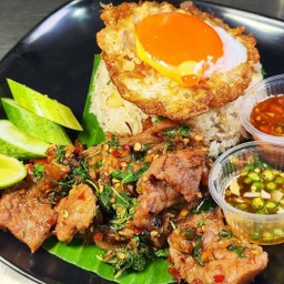 ข้าวผัดมันเนื้อ+กระเพราเนื้อชิ้น