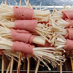 โบโลน่าพันเห็ดเข็มทอง