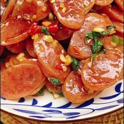 กุนเชียงผัดโหรพาราดข้าว