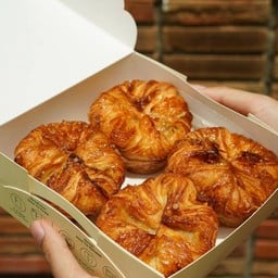 Salted Caramel Kouign Amann Box Set (4pcs)