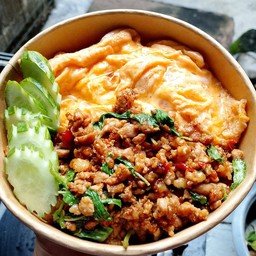 ข้าวไข่ข้น หน้ากระเพราหมูสับ