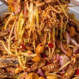 ยำมะม่วงปลากรอบ