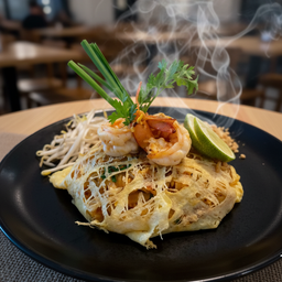 ผัดไทยโบราณห่อไข่ (เลือกเส้นได้)