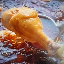 ข้าวน่องไก่ตุ๋น