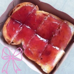 ขนมปังปิ้งหน้าแยมบลูเบอรี่