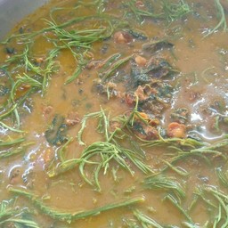 แกงคั่วหอยแครงใบชะพลู/ชะอม