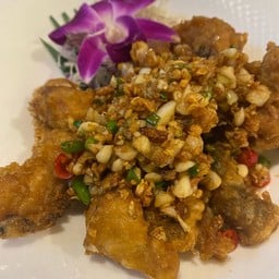 เนื้อปลากระพงคั่วพริกเกลือ