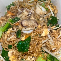 ผัดมาม่าทะเล