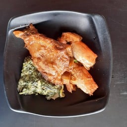 ผักโขมอบชีส และกุ้งทอดซอสมะขาม