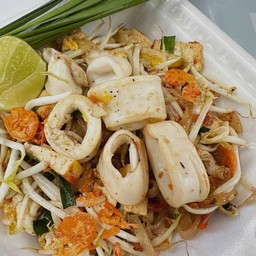 ผัดไทย ปลาหมึก