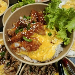 ข้าวไก่ทอดซอสเผ็ดคูณ2