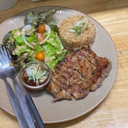 ST09 สเต็กหมูสันคอซอสจิ้มแจ่ว  Pork shoulder steak with jaew sauce