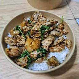 ข้าวกะเพราเนื้อ