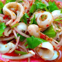 ยำปีกปลาหมึกกรุบๆ