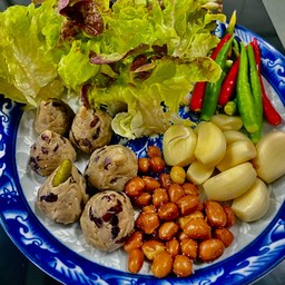 แหนมเห็ดตุ้มจิ๋ว+เครื่องเคียง