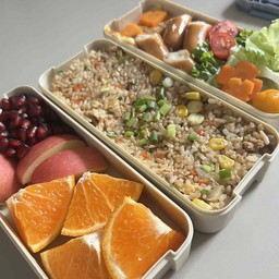 มาม่าเกาหลี  ไข่ม้วนใช้ไข่1 ฟอง มีผักตกแต่งเพิ่ม