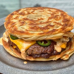 PARATA SMASH BEEF BURGER เบอร์เกอร์เนื้อปาราต้า