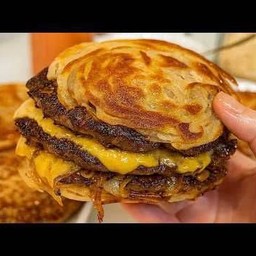 PARATA SMASH DOUBLE TUNA FISH BURGER เบอร์เกอร์ปลาทูน่าคู่