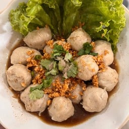 ลูกชิ้นเอ็นหมูลวกจิ้ม