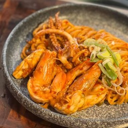 Pasta Seafood Tomyum พาสต้าทะเลผัดซอสต้มยำ