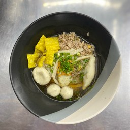 ก๋วยเตี๋ยวลูกชิ้นปลาน้ำใส