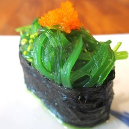 ซูชิยำสาหร่ายญี่ปุ่น (คำ)