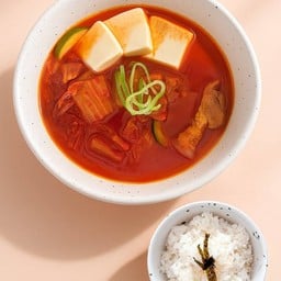 88 กิมจิจิเก 김치찌개 (ซุปกิมจิรสเผ็ดร้อนพร้อมข้าว)