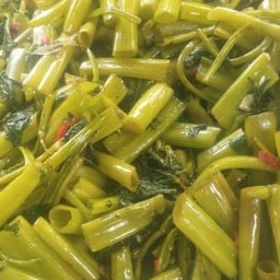 ผัดผักบุ้งหมูสับ