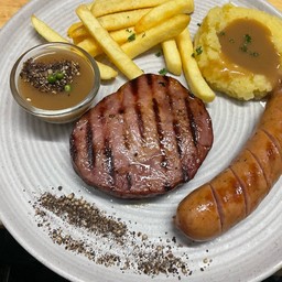 เซ็ทสเต็กแฮมรมควัน+ไส้กรอกหมูรมควัน  Smoked Pork Ham +Pork sausage