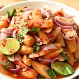 ยำไส้กรอก